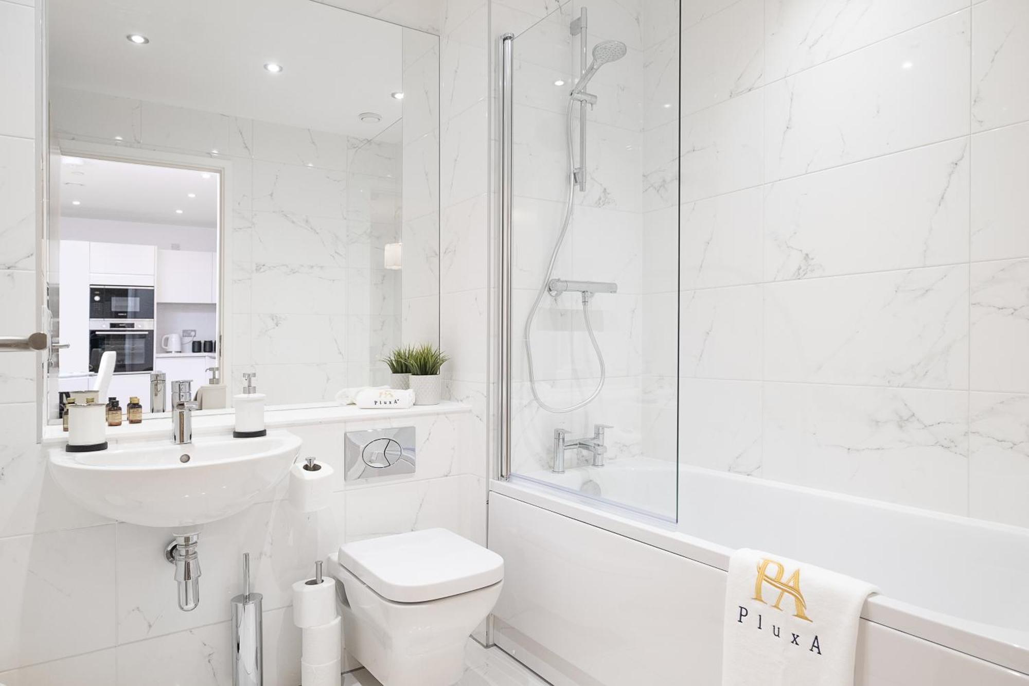 Pluxa Moonstone Metropolis Luxury Getaway In Centre * Birmingham