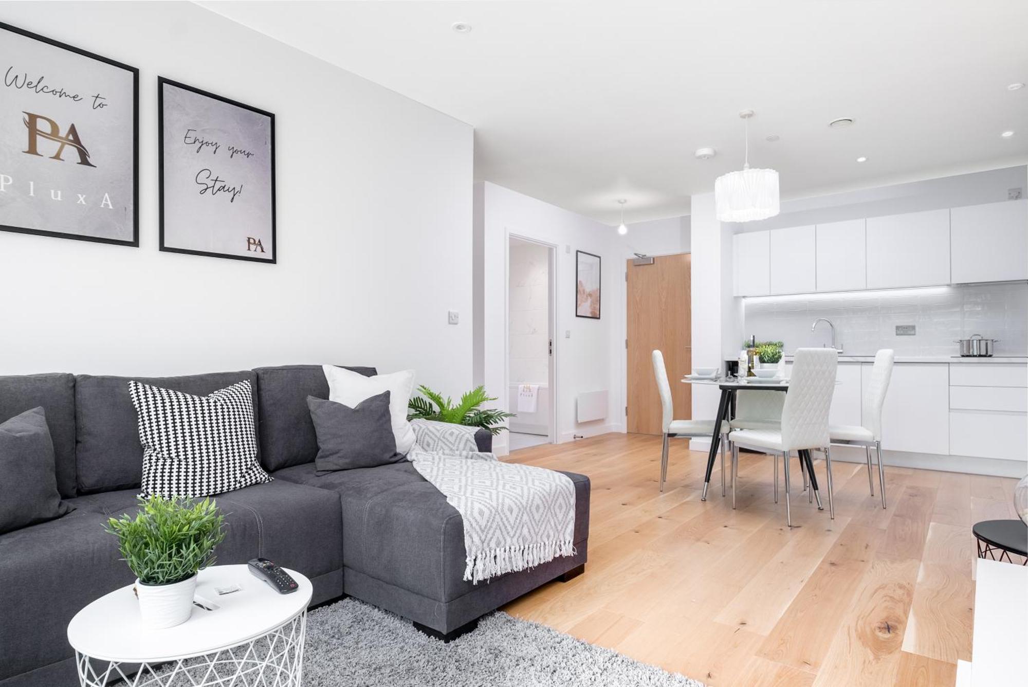 Pluxa Moonstone Metropolis Luxury Getaway In Centre Apartment *